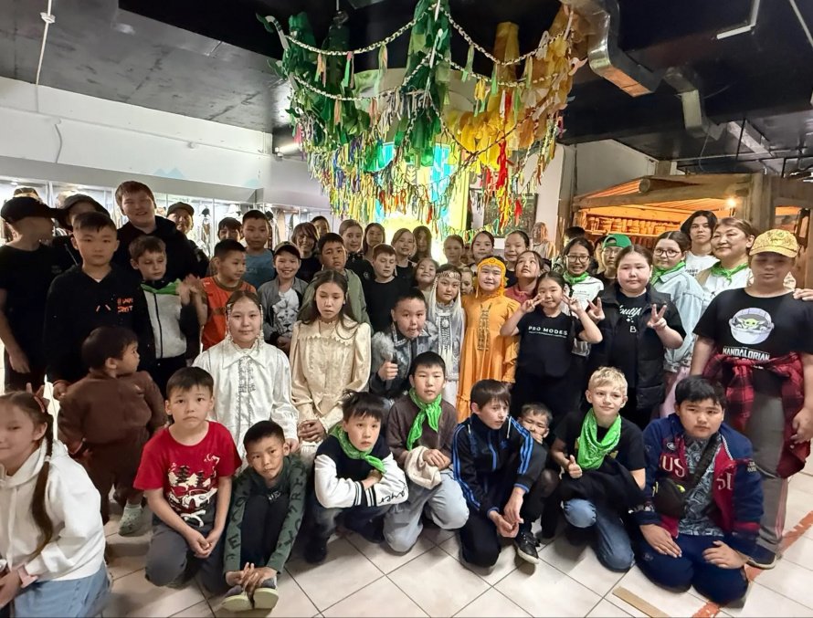 “Үс кут” сайыҥҥы фольклорнай оскуола түмүктүүр кэнсиэрэ үөрүүлээх быһыыга-майгыга буолла.